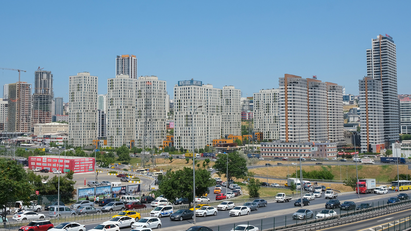 Türkiye'nin en kalabalık ilçesi: Nüfus 60 ilden daha fazla