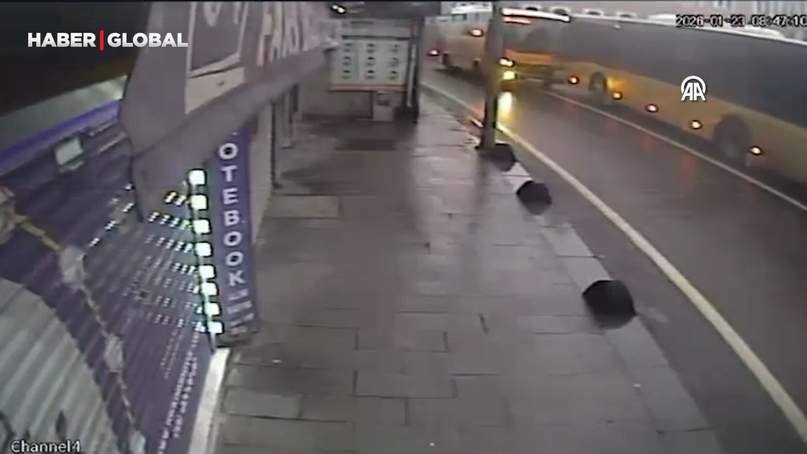 Beykoz'da feci kaza! 2 İETT otobüsü kafa kafaya çarpıştı