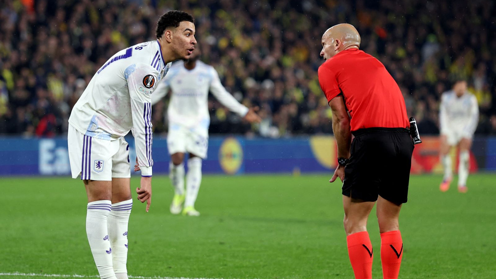 Fenerbahçe Aston Villa maçında asist yapan Portekizli hakem golü iptal etti