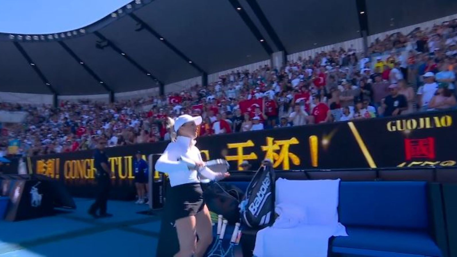 Zeynep Sönmez'i eleyen Kazak sporcudan maç sonrası tepki çeken hareketler