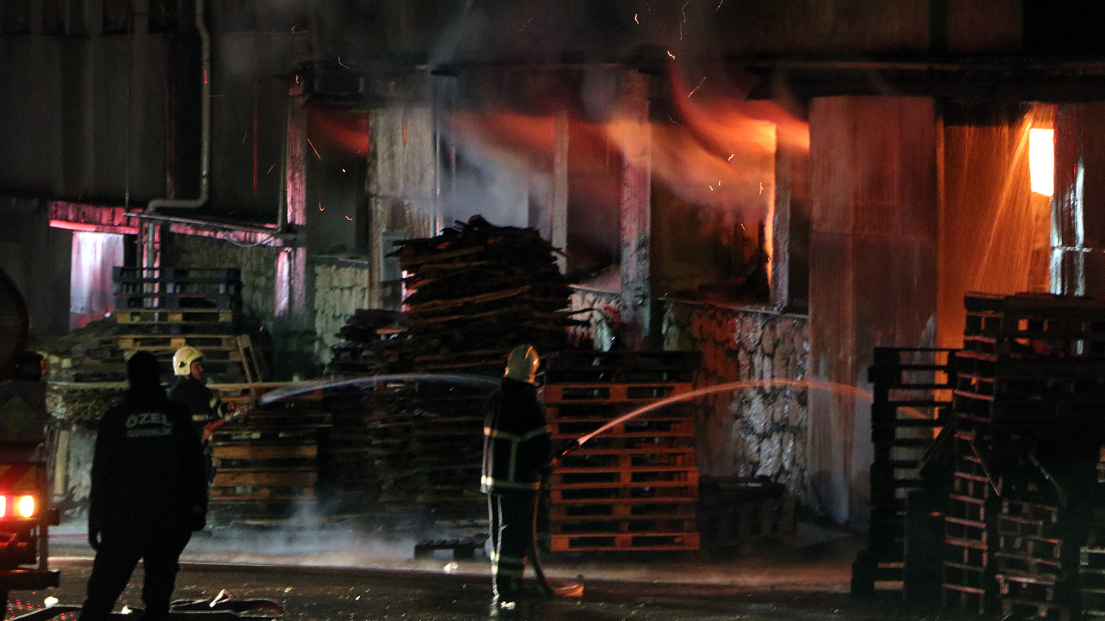 Adana'da fabrika yangını!