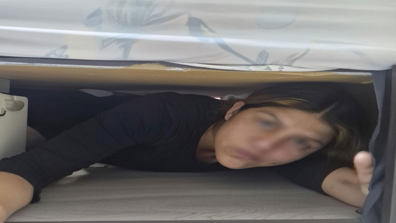 Bursa'da yüzlerce suç kaydı bulunan genç kadın bazanın altında yakalandı