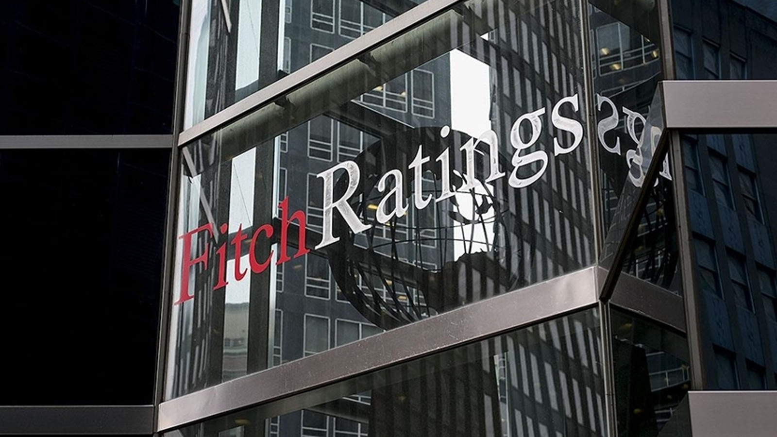 Fitch Türkiye'nin kredi notu görünümünü pozitife çevirdi