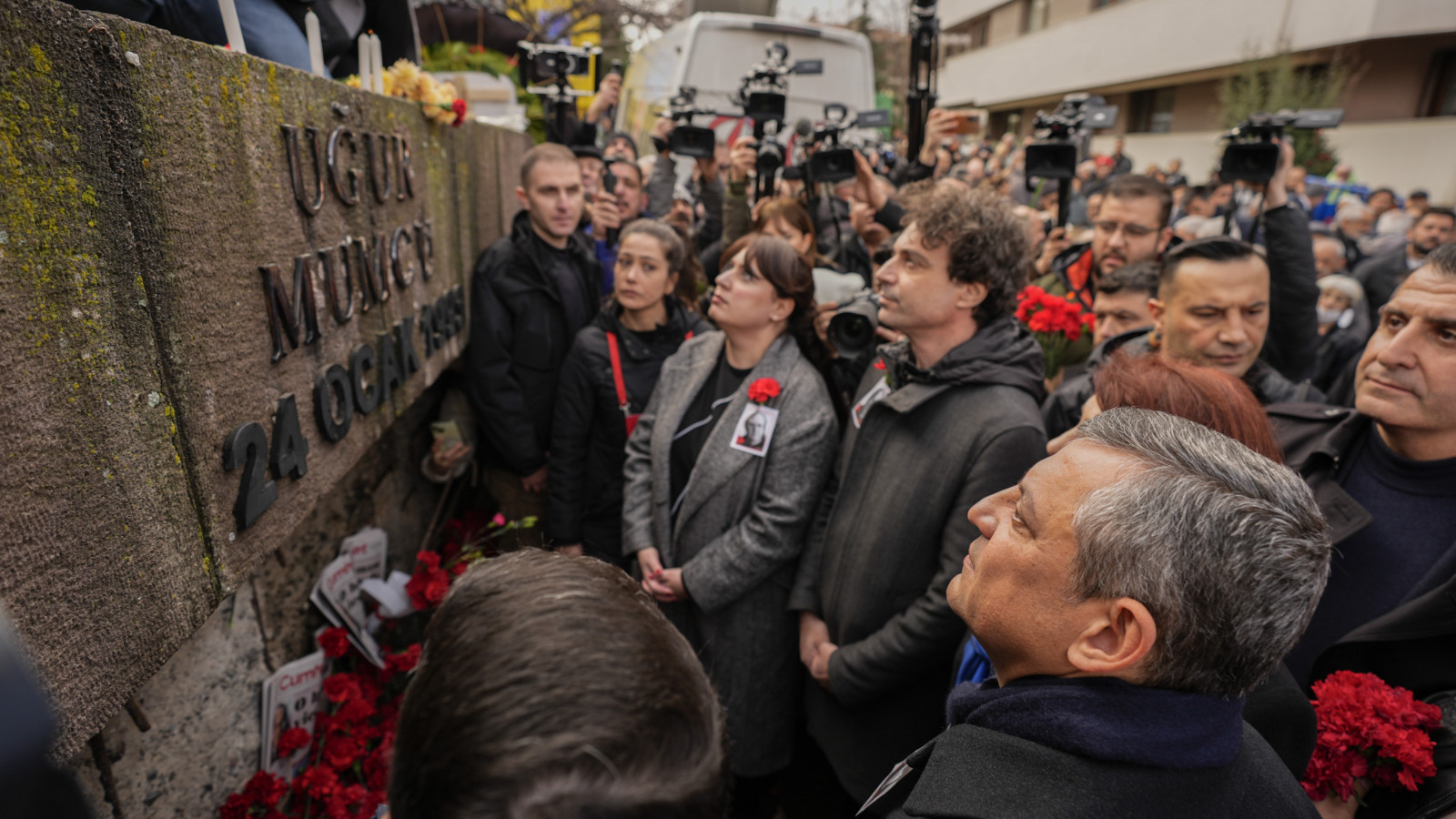 Gazeteci-yazar Uğur Mumcu, ölümünün 33. yılında anıldı