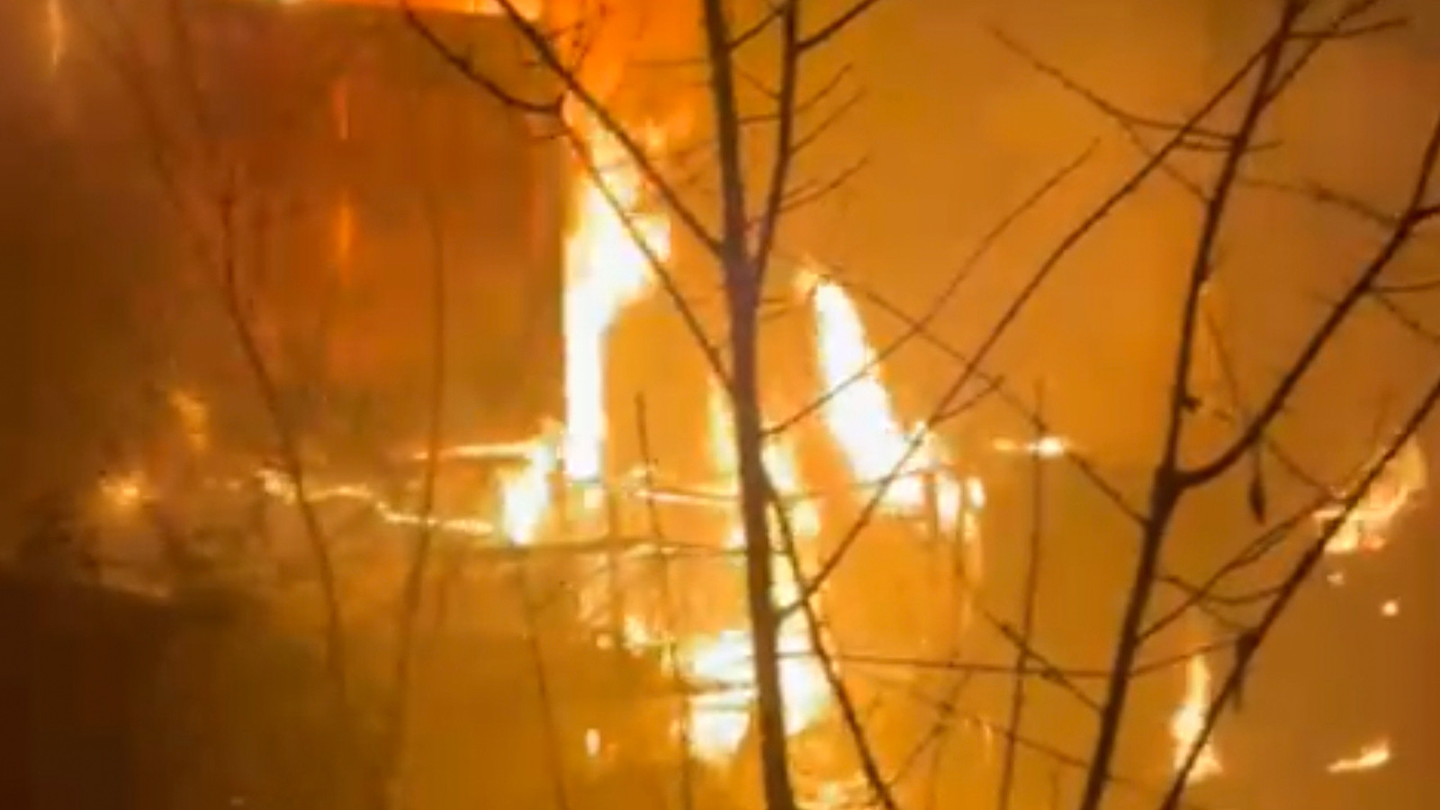 İstanbul'da gece yarısı yangın paniği!
