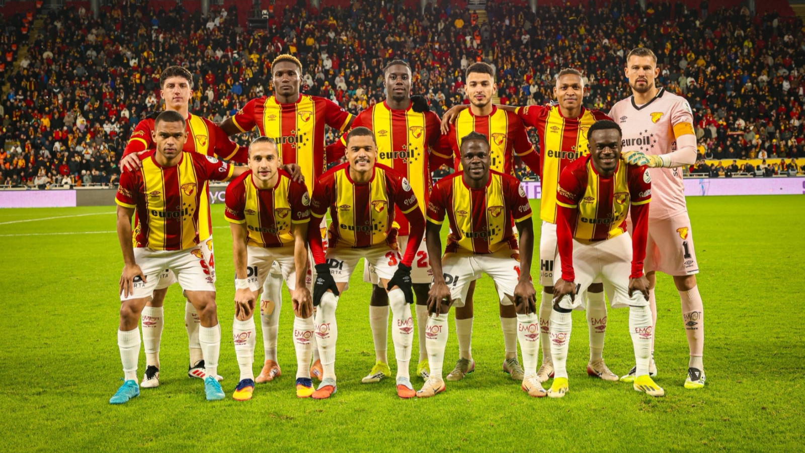Göztepe'de 2 futbolcu Fenerbahçe maçı kadrosundan çıkarıldı