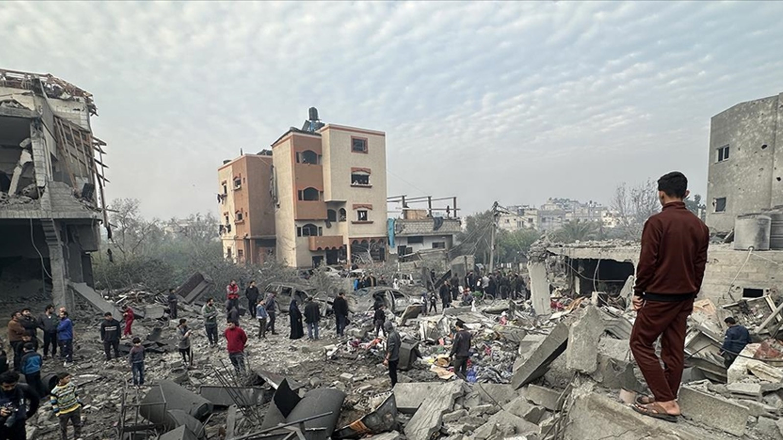 İsrail'in vurduğu Gazze'de can kaybı 71 bin 657'ye yükseldi