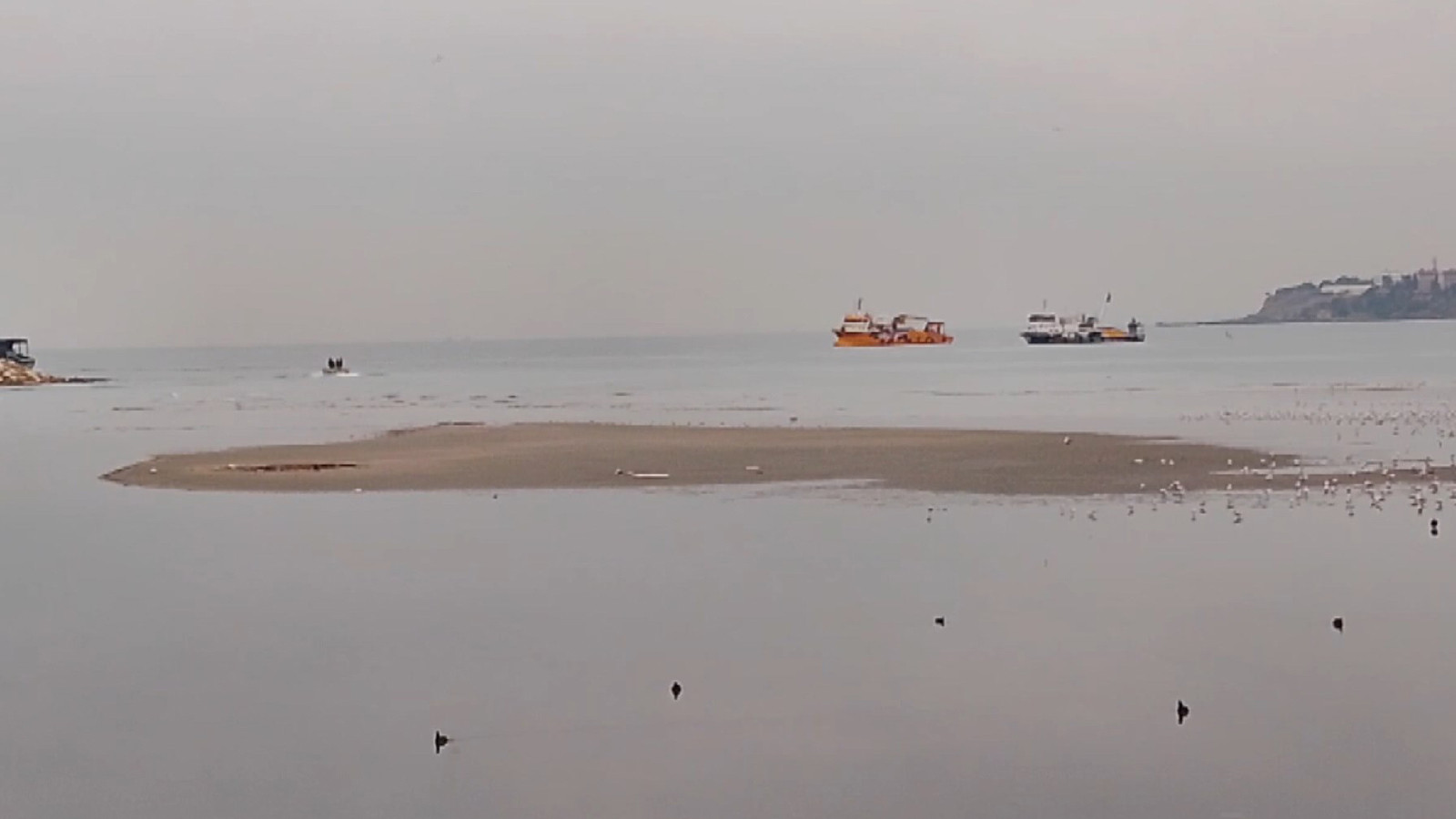 İstanbul'un 2 ilçesinde korkutan görüntü! Deniz metrelerce çekildi