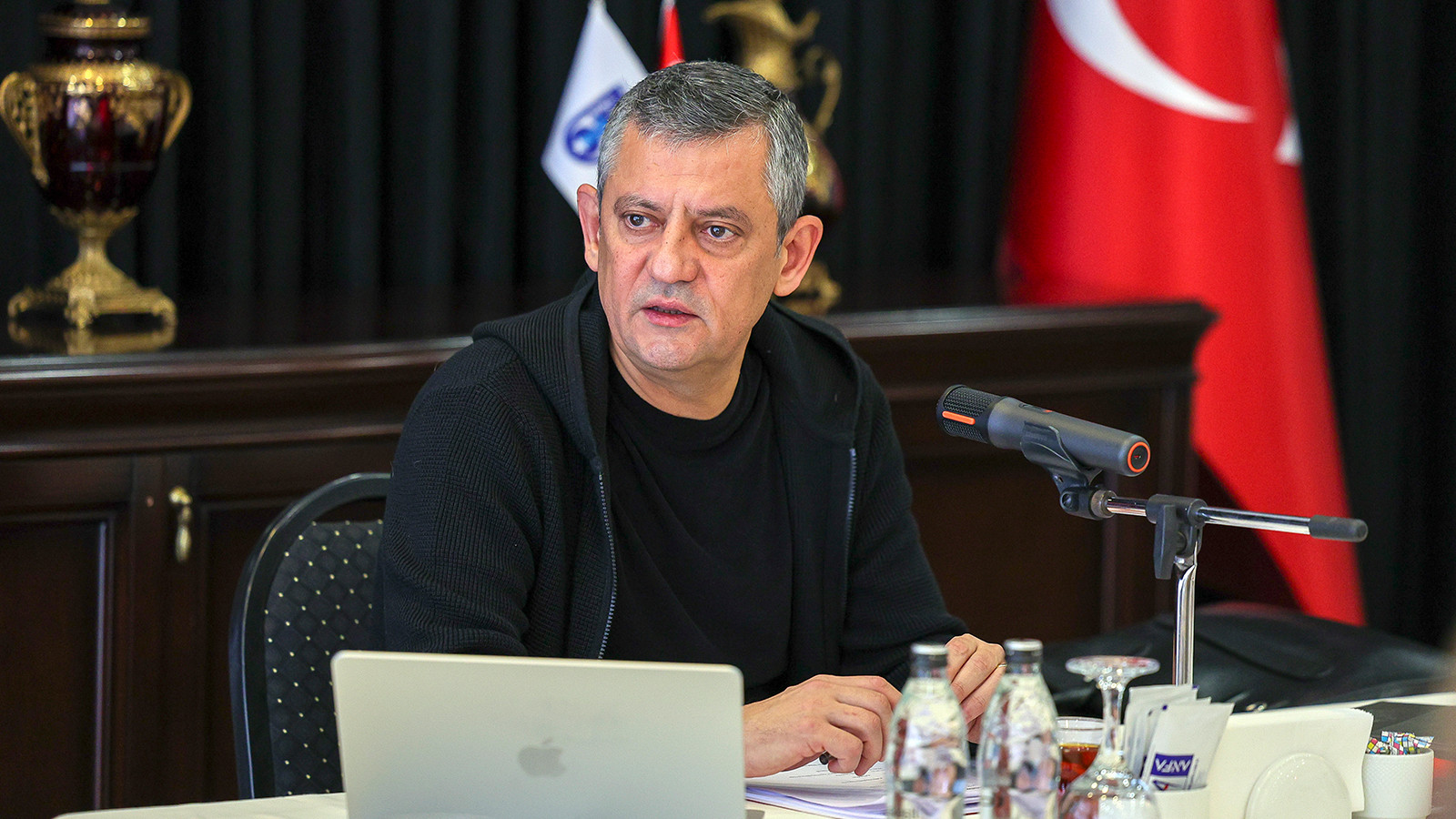 Özgür Özel, Cumhurbaşkanlığı Aday Ofisi toplantısına katıldı