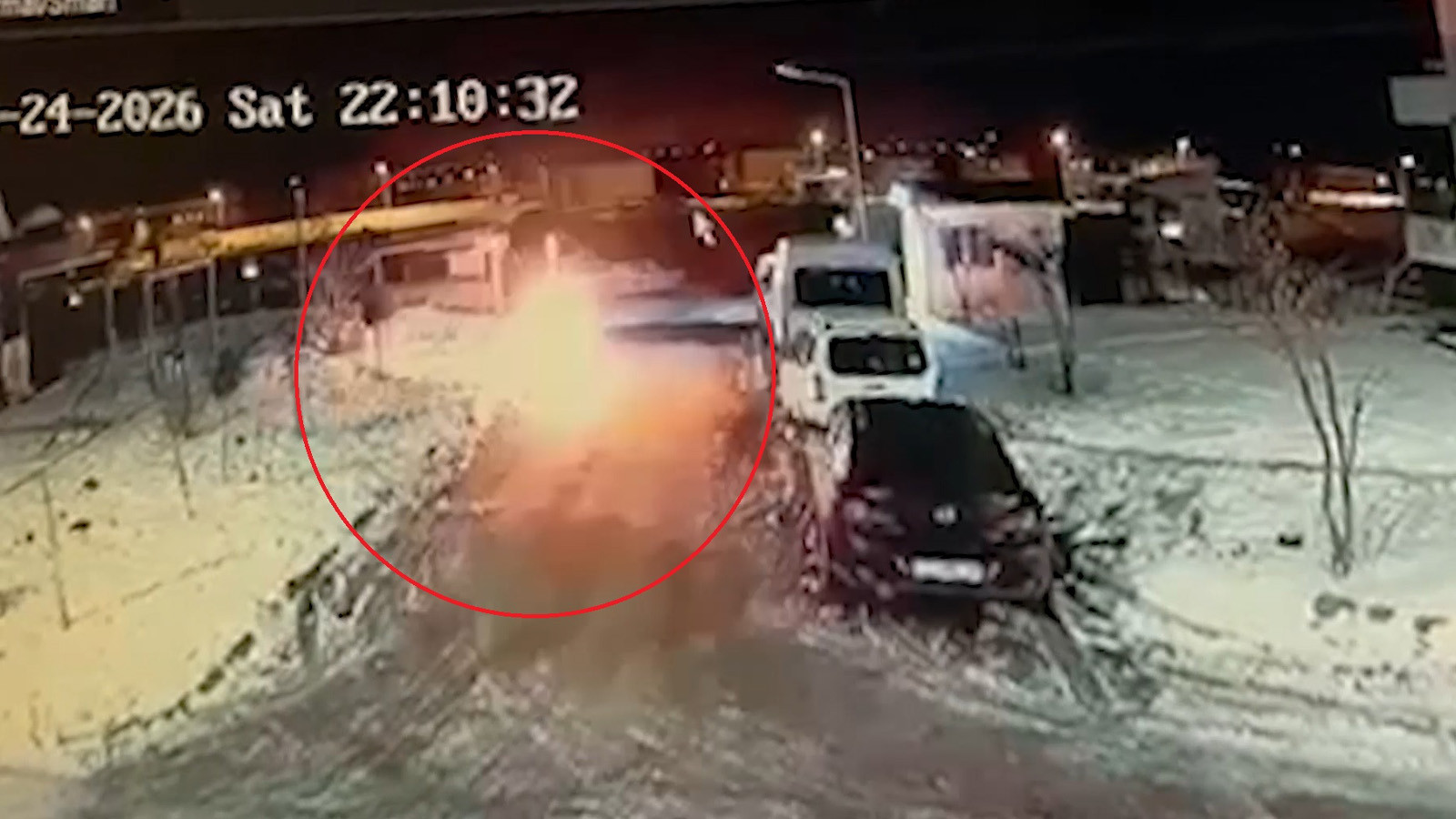 Diyarbakır'da hakim ve savcı lojmanlarının yakınındaki siteye EYP atılma anı kamerada