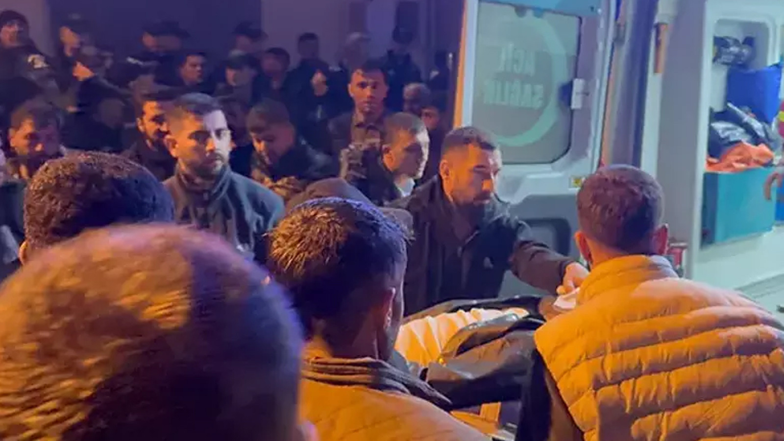 Mersin'de balkonda mermi isabet eden kişi hayatını kaybetti