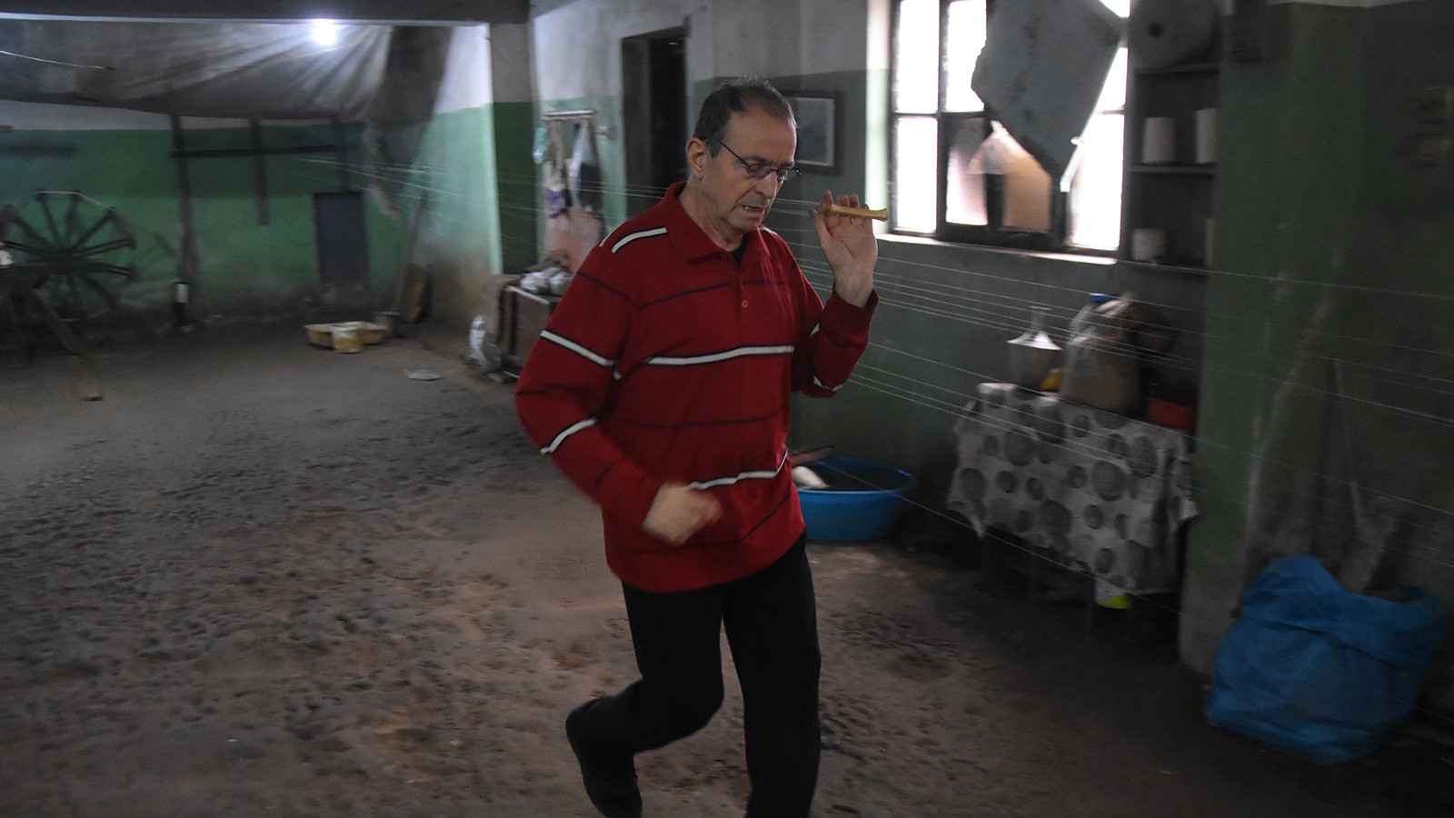 Devdahlık mesleğinin son temsilcisi; günde 6 saat bu iş için koşuyor