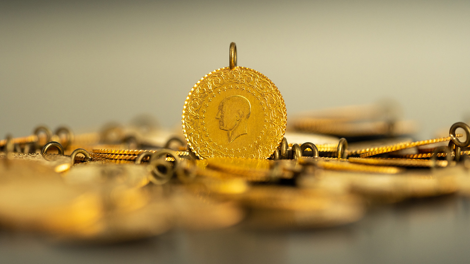 Dünyaca ünlü bankalar altın tahminlerini güncelledi: Rekorlara devam edecek