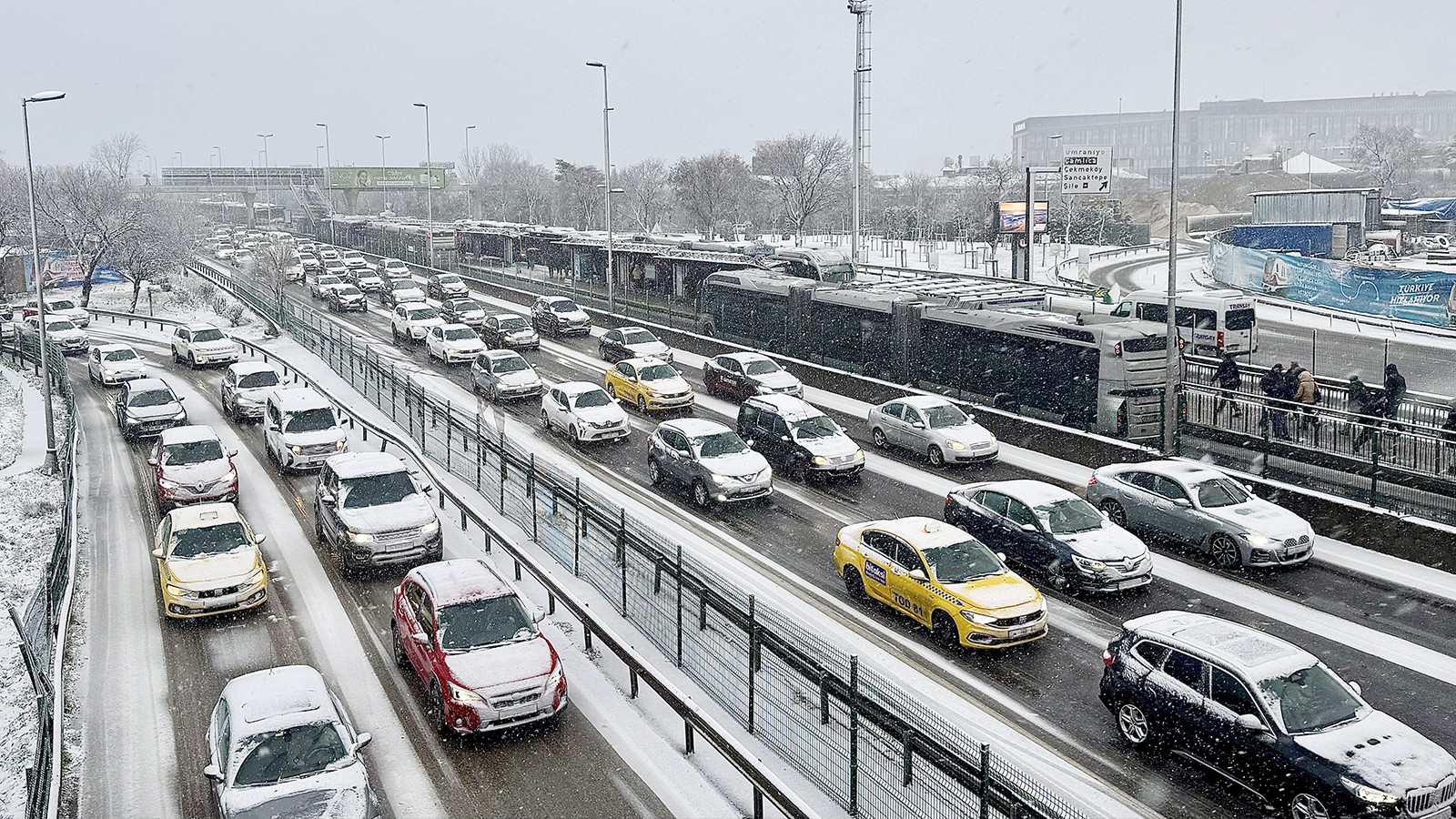 Yarıyıl tatili uzayabilir! Orhan Şen tarih vererek uyardı: İstanbul'a kar geliyor