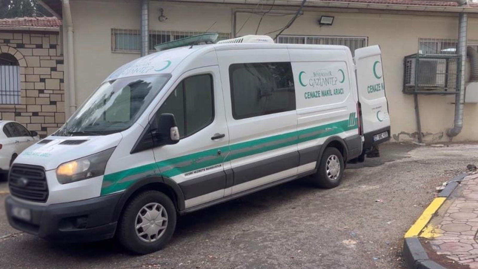 Alacak verecek meselesi nedeniyle akrabasını katle…