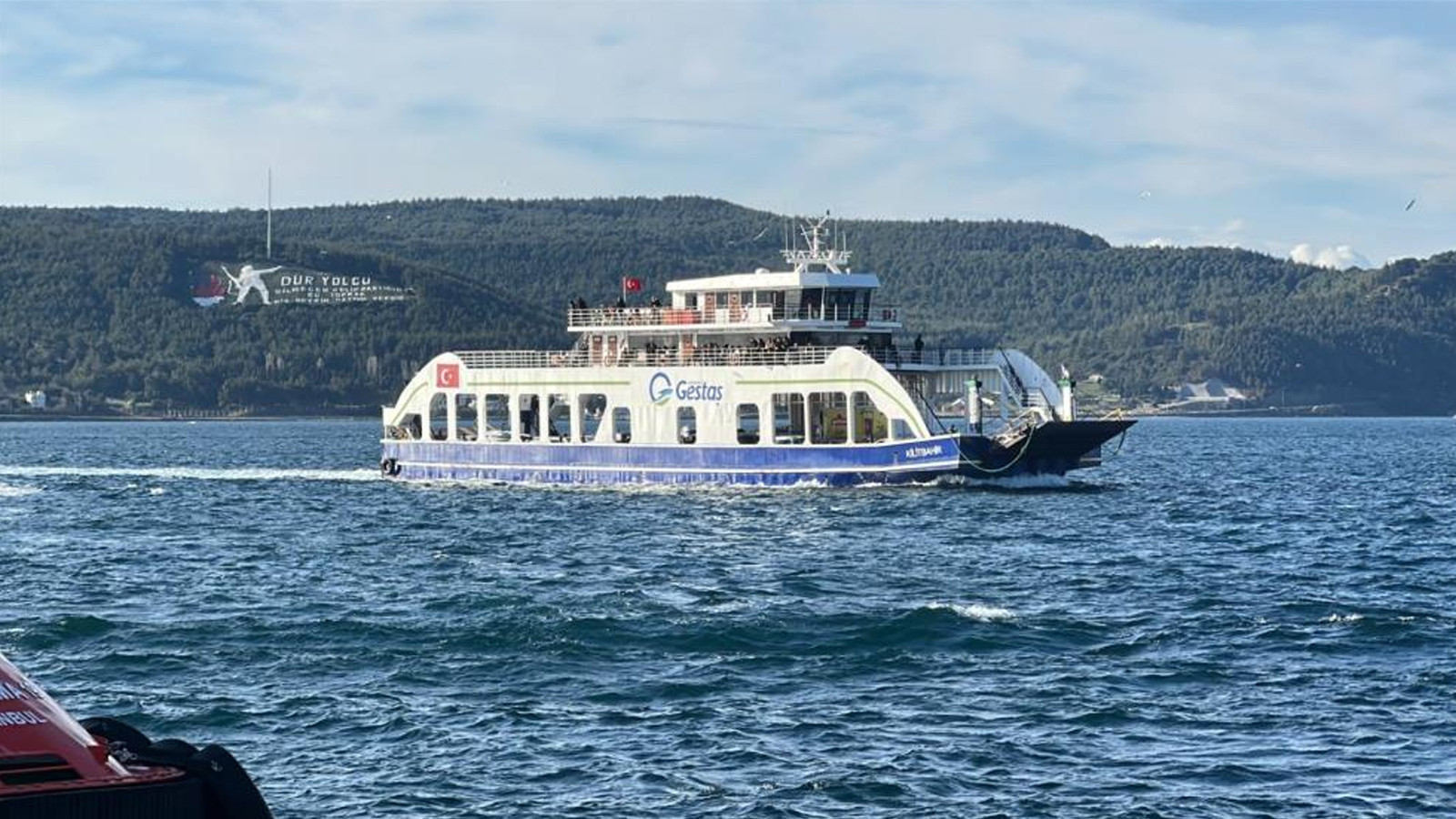 Çanakkale'de fırtına alarmı: Feribot seferleri iptal oldu