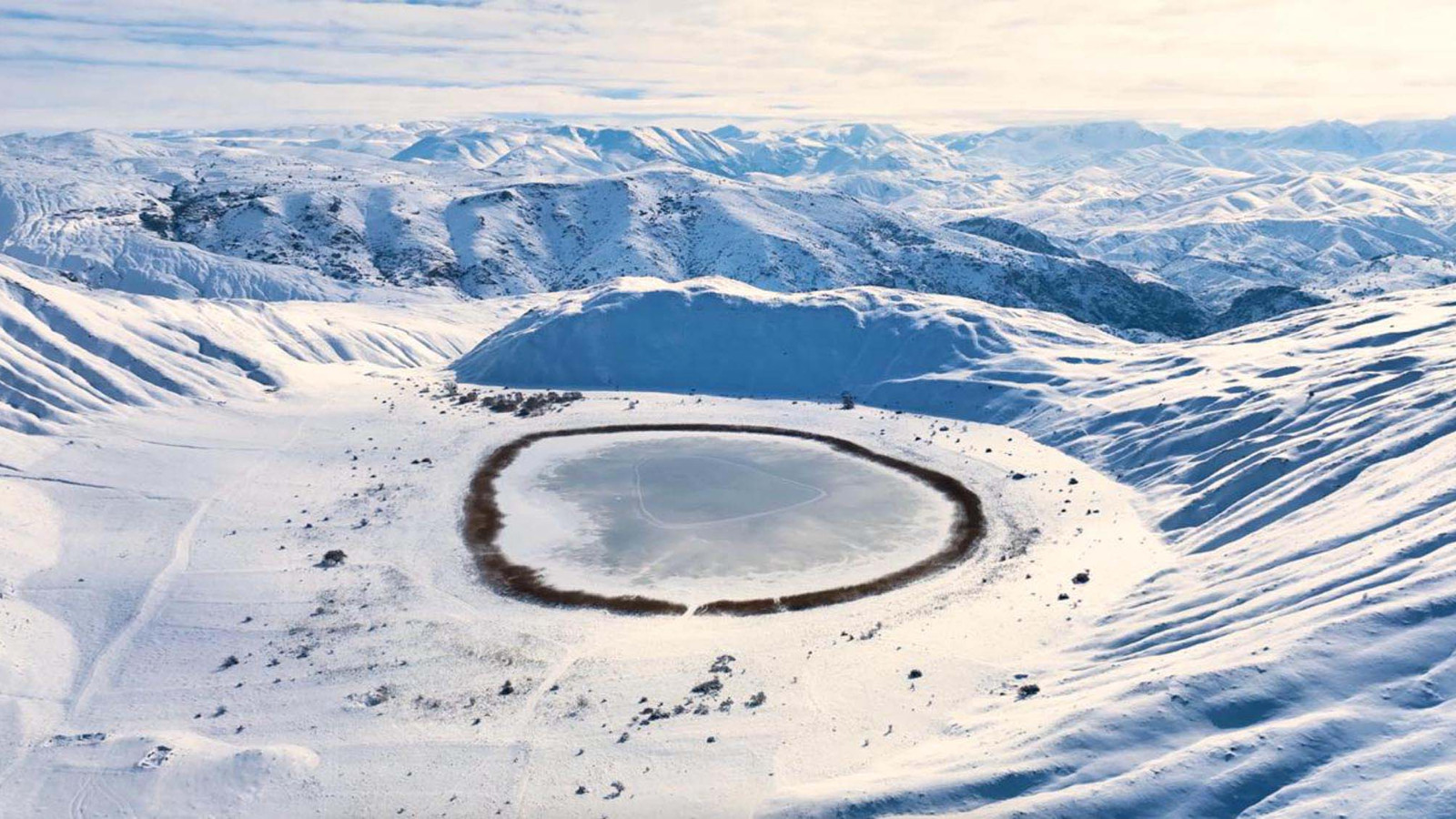 Erzincan'ın 'nazar boncuğu' dondu; ortaya güzel görüntüler çıktı