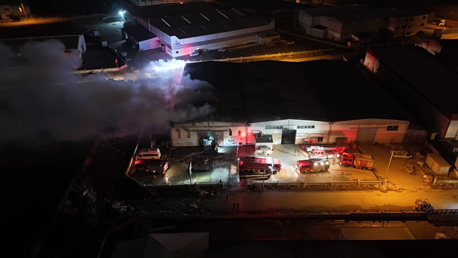 Kayseri'de mobilya fabrikasında yangın