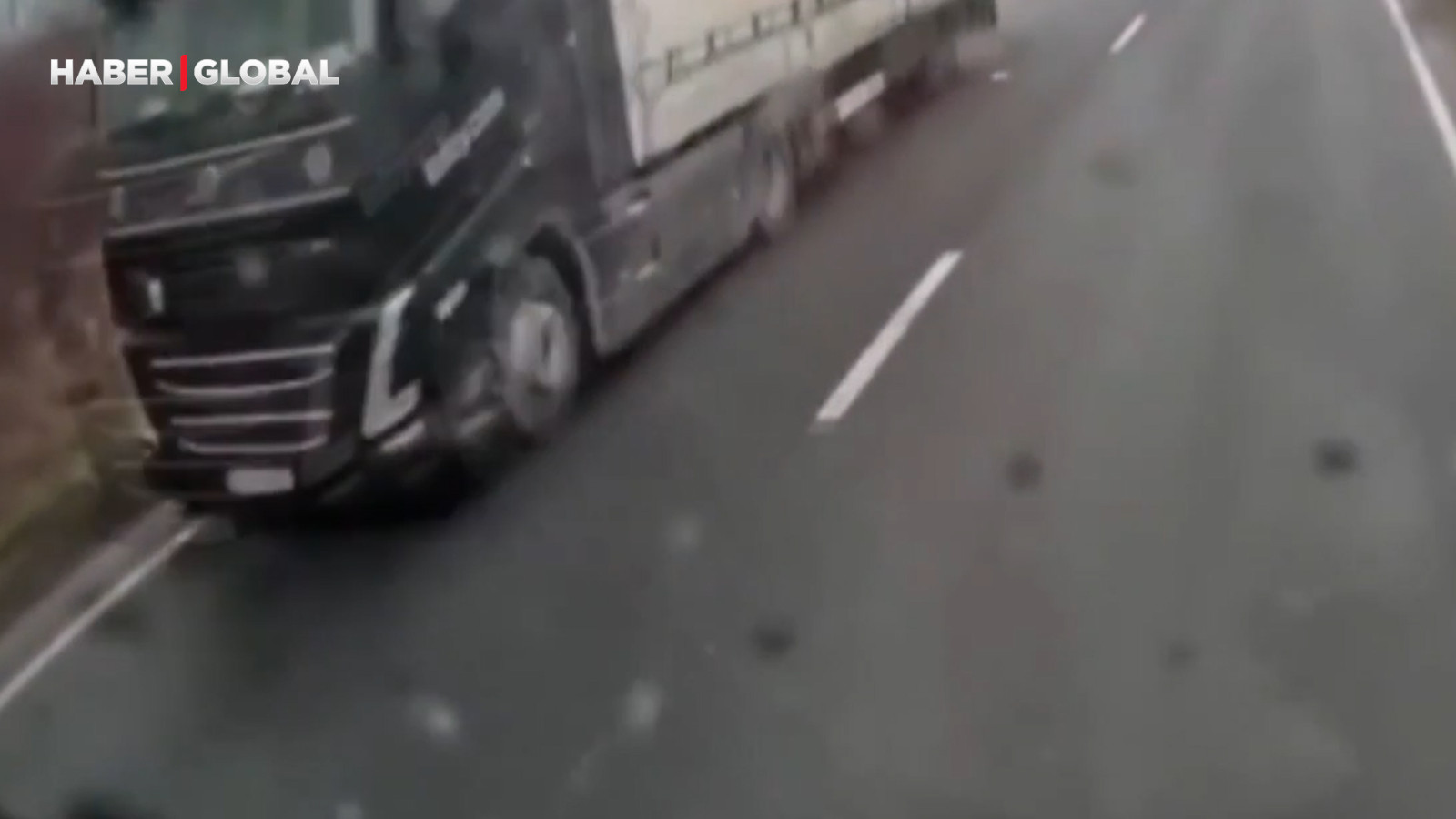 Korkunç görüntüler! 7 kişinin feci şekilde can verdiği kaza kamerada