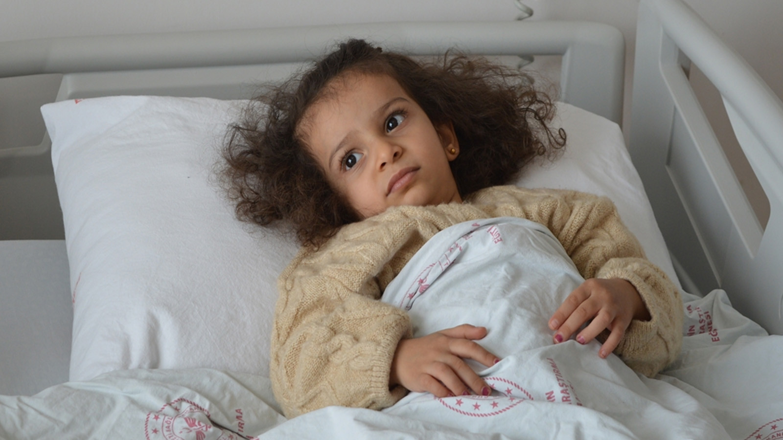 Küçük Eda'nın bağırsağından çıkanlar şoke etti: Tam 8 adet!