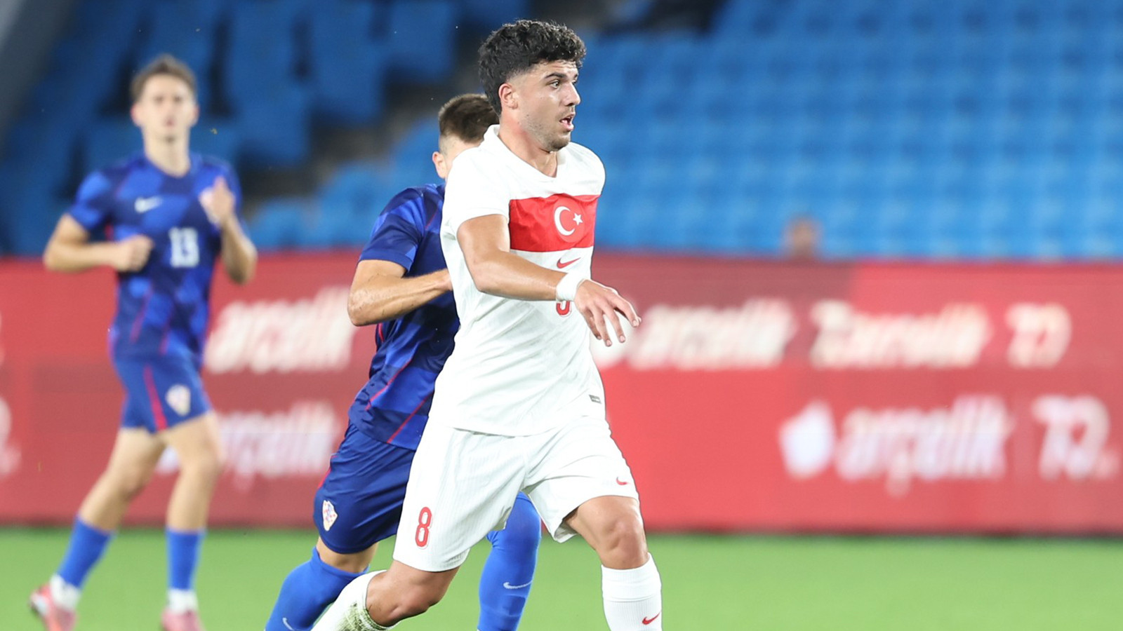 Samsunsporlu futbolcu Eyüp Aydın trafik kazası geçirdi