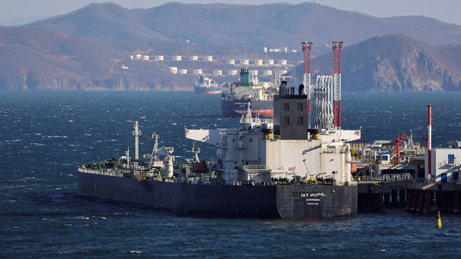 Avrupa’nın petrol ticareti, görüntüde düşman sahada ortak