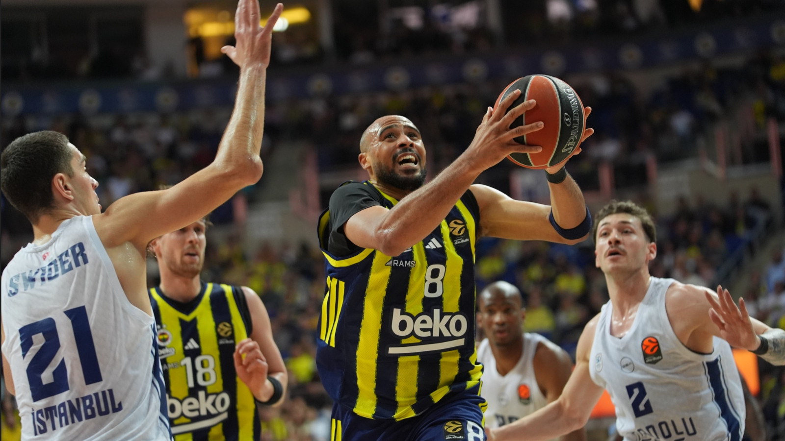 EuroLeague'de Fenerbahçe Beko, Anadolu Efes'i yendi