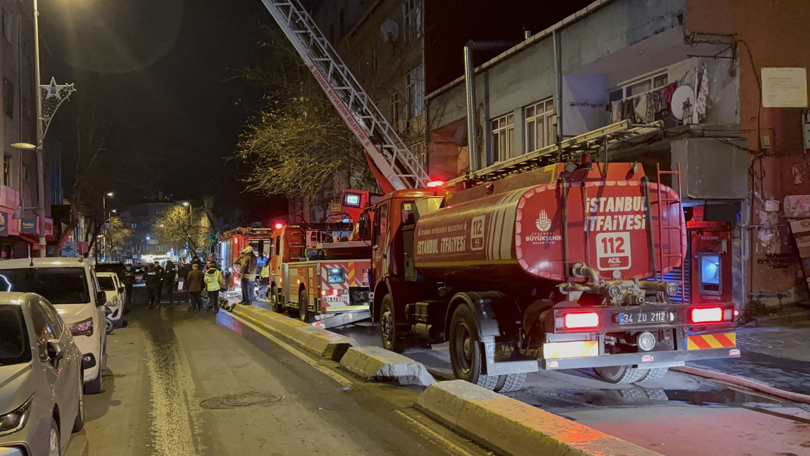İstanbul Beyoğlu’nda 4 katlı iş yerinde yangın