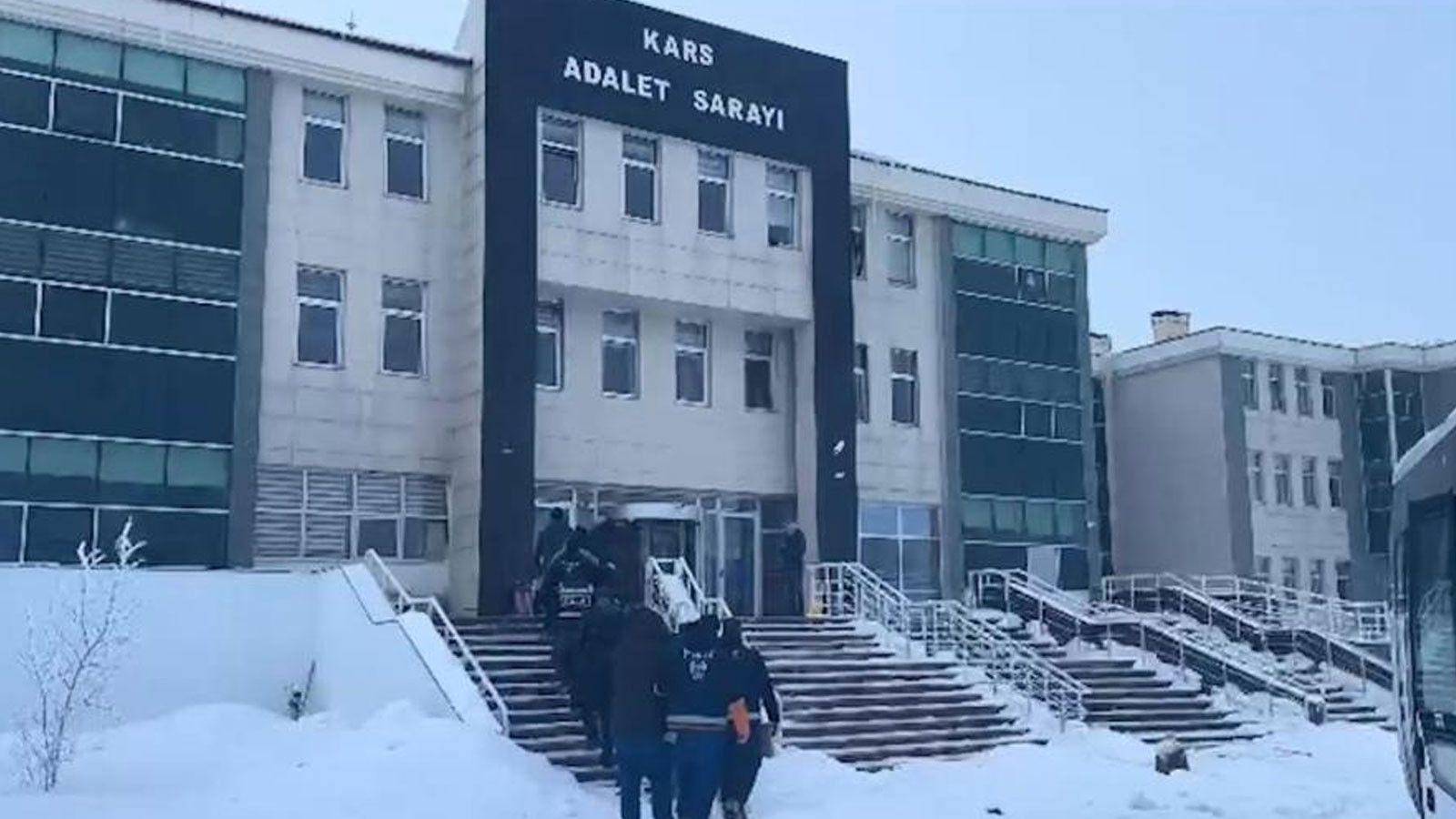 Kars'ta fuhuş operasyonu: 21 kadın kurtarıldı