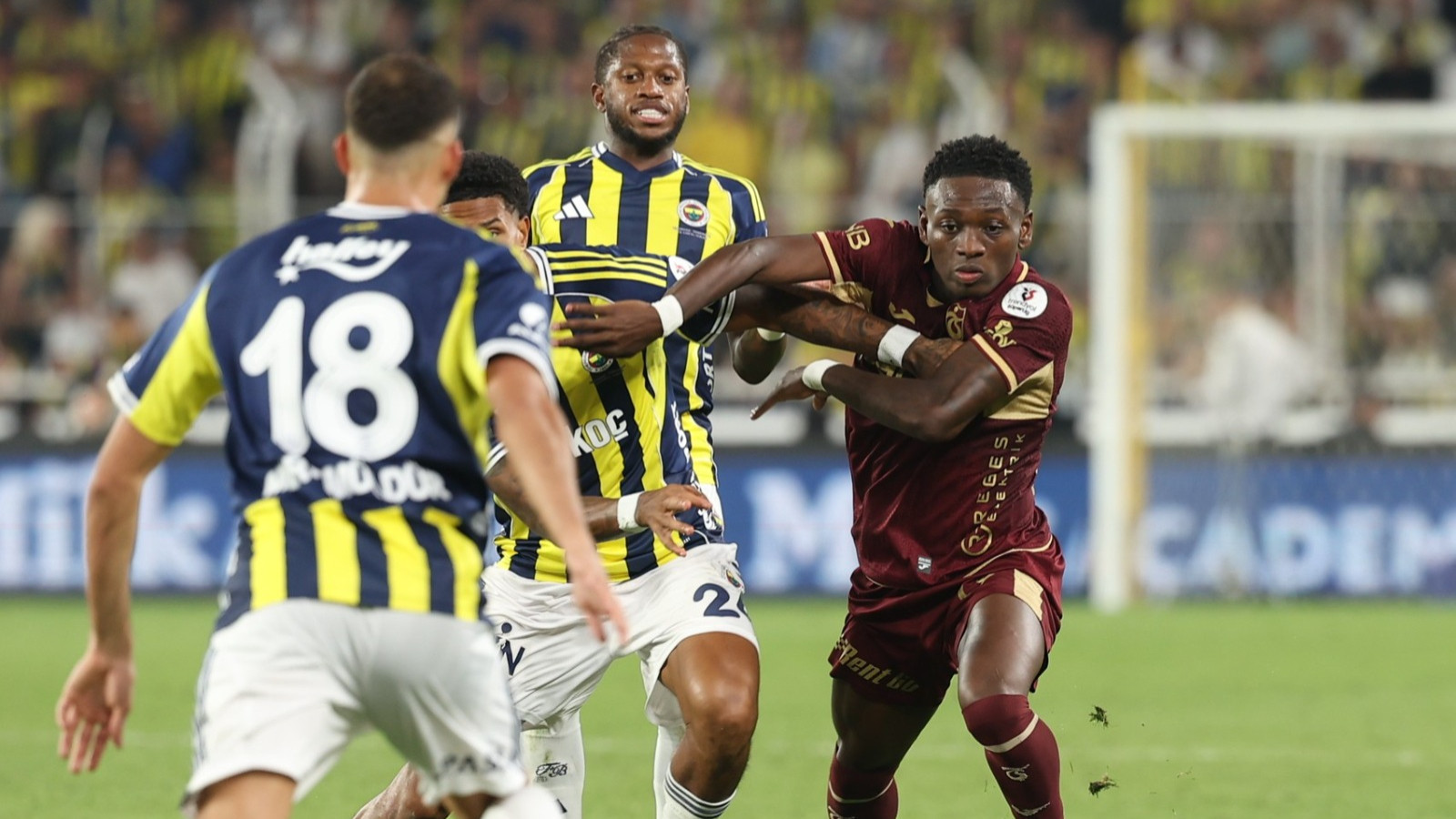 Konyaspor, Trabzonspor forması giyen Olaigbe ve Baniya ile anlaştı