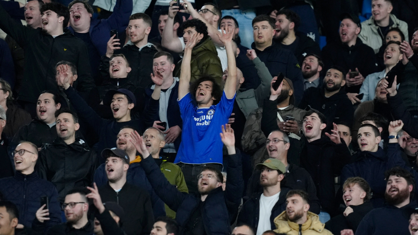 Napoli stadını gören taraftar isyan etti: Lütfen zıplamayın