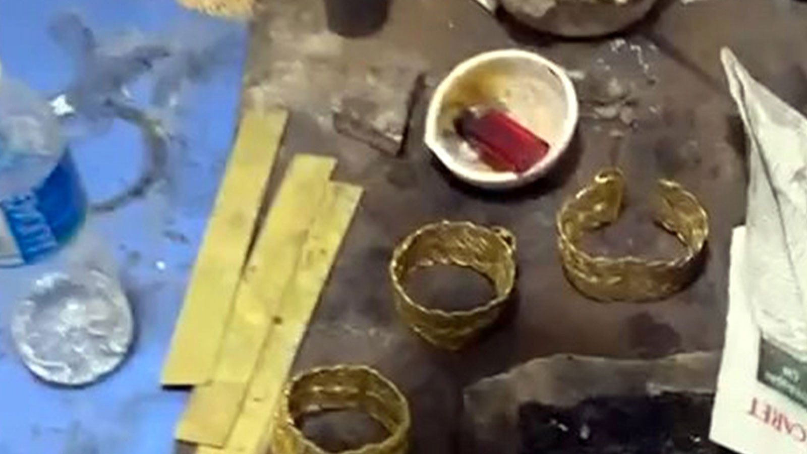 Avcılar'da akıllara durgunluk veren olay: Güzellik merkezi süsü verilen iş yerinde sahte altın üretimi