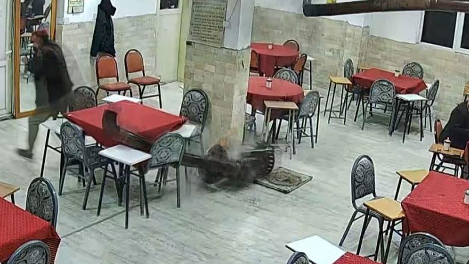 Güzel kokması için sobaya dökülen kolonya ortalığı savaş alanına çevirdi