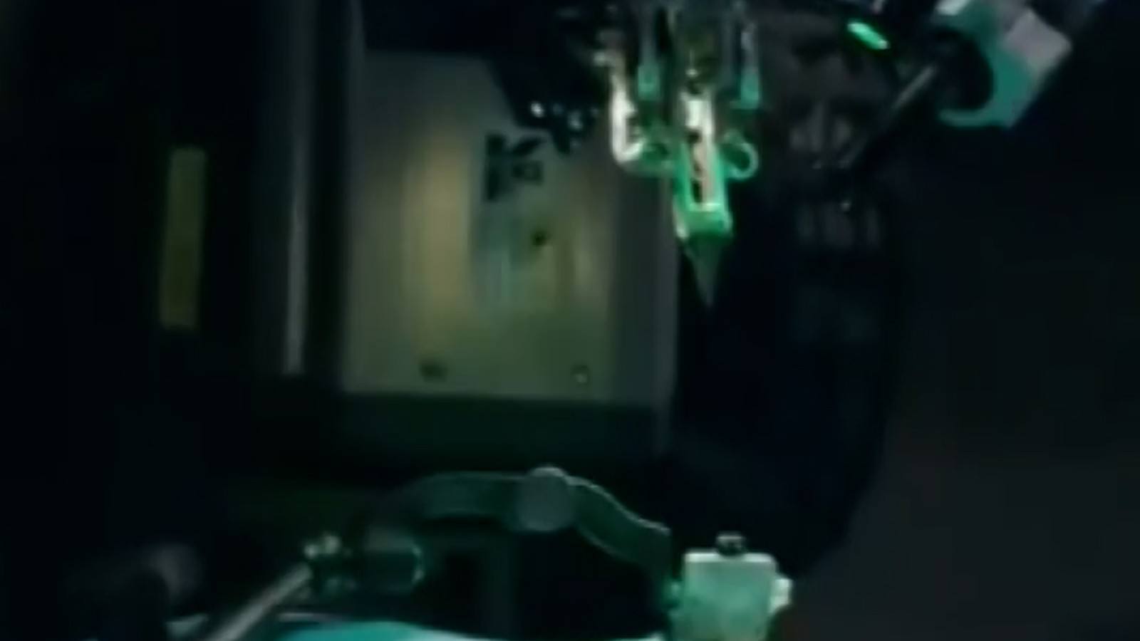 Elon Musk 21 kişinin beynine çip taktı