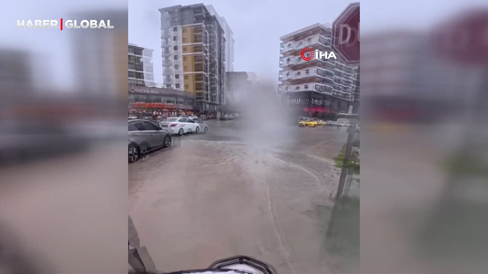 Göle dönen yollarda direksiyon başındaki motokurye yaşadığı zorlu anlatı kaydetti