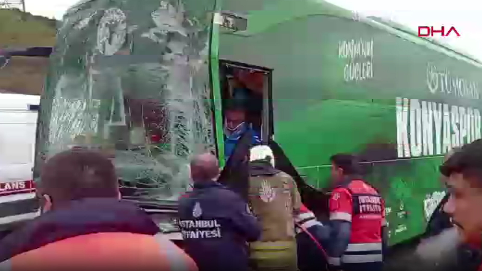 Konyaspor U-19 futbol takımını taşıyan otobüs kaza…