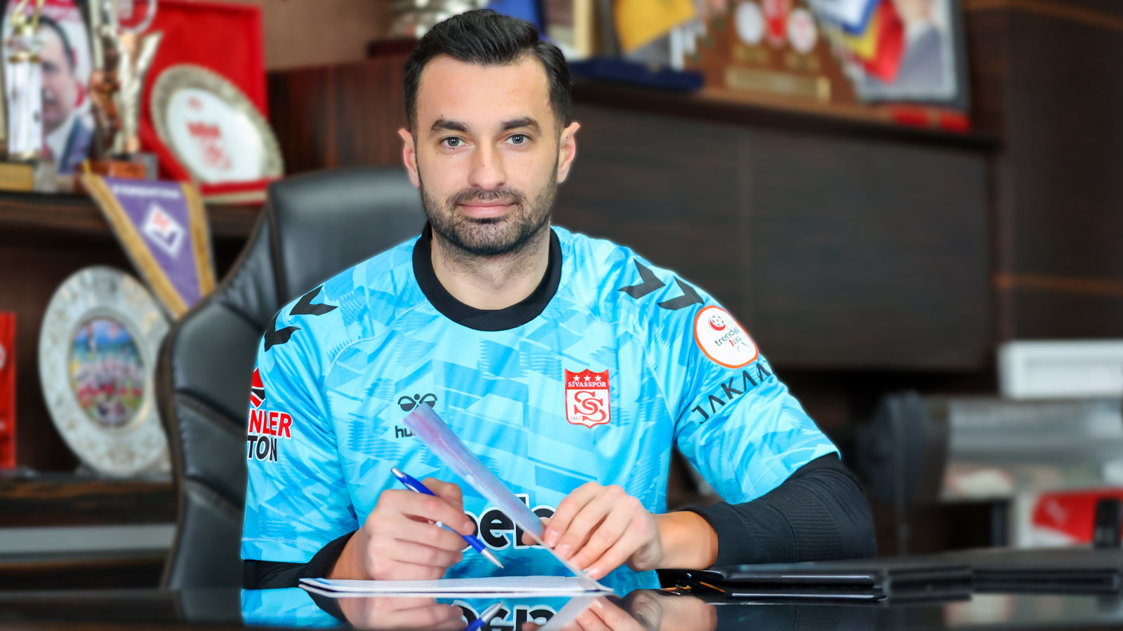 Sivasspor'da transfer yasağı kalktı, ilk imza Gökhan Akkan'dan