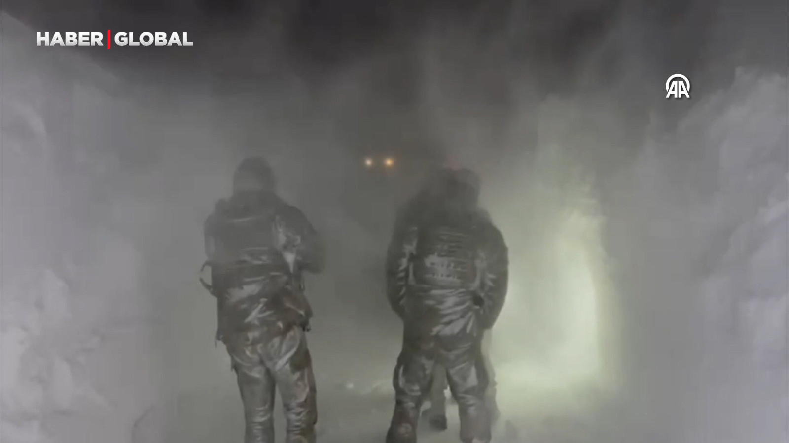 Ağrı'da tipide mahsur kalan 2 kişi böyle kurtarıldı