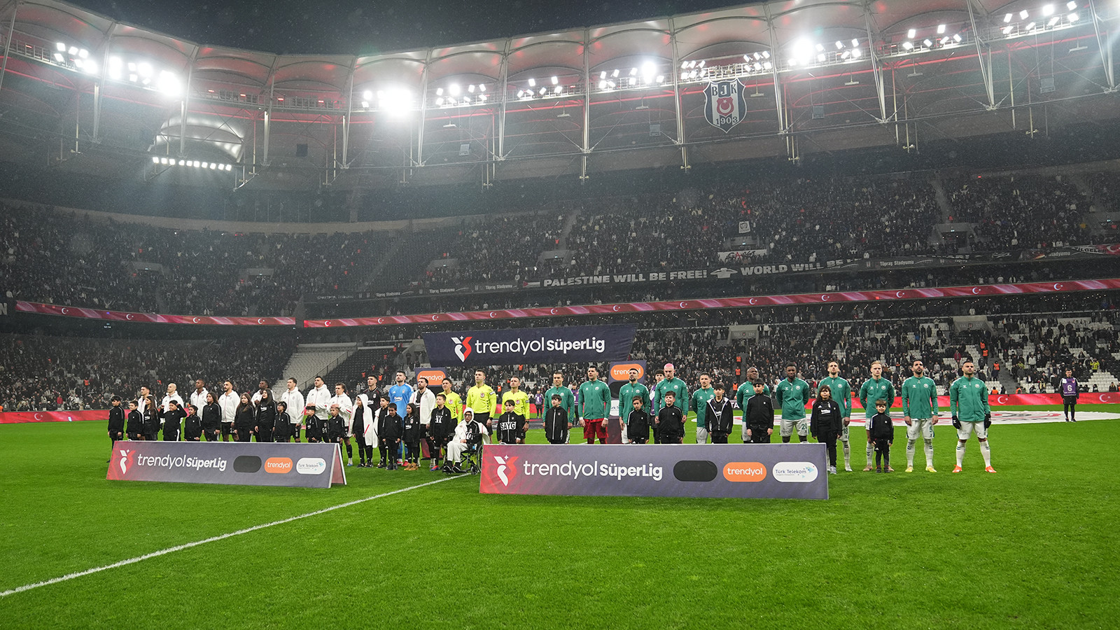 Beşiktaş taraftarından Sergen Yalçın'a destek, yönetime tepki