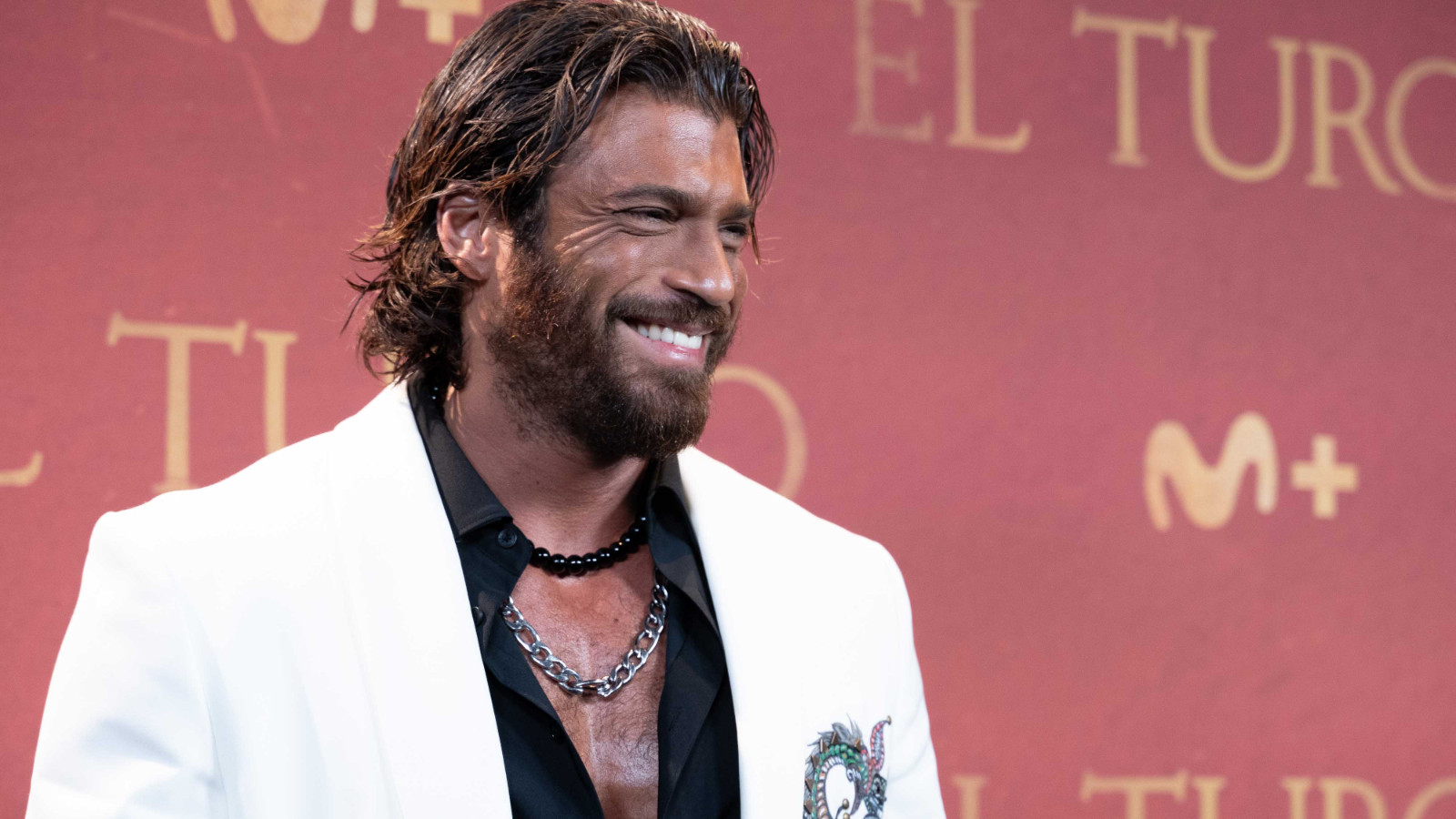 Can Yaman 'Kelebekler Labirenti' dizisinin çekimleri için Toledo'da