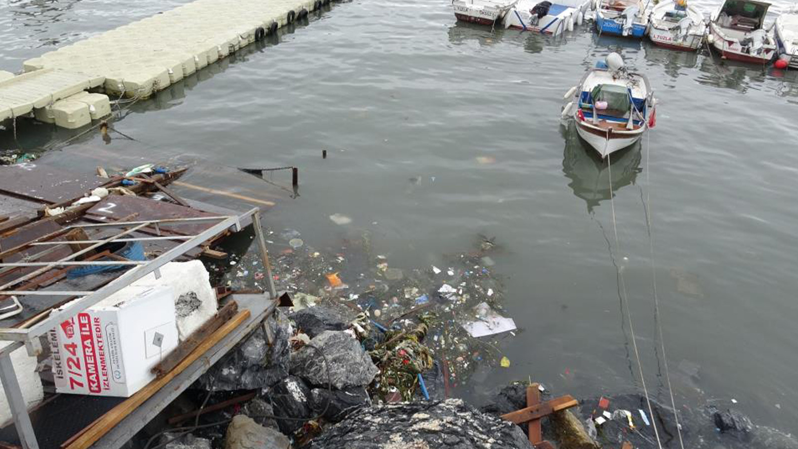İstanbul'da içler acısı manzara! Kirlilik ve koku dayanılmaz boyuta ulaştı