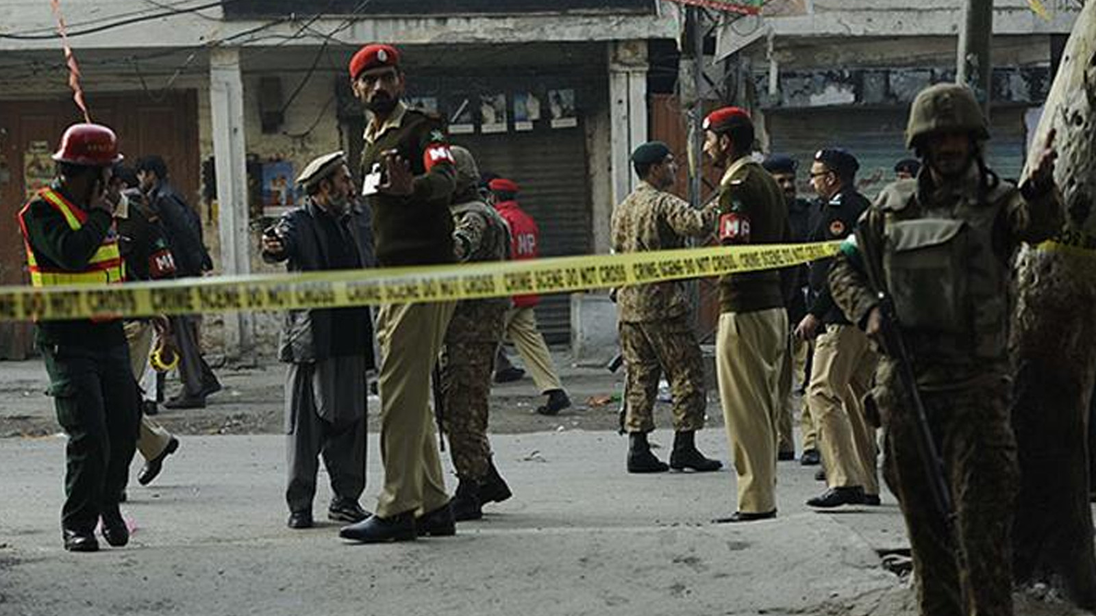 Pakistan’da 12 noktada "koordineli" terör saldırısı: En az 10 güvenlik görevlisi öldü