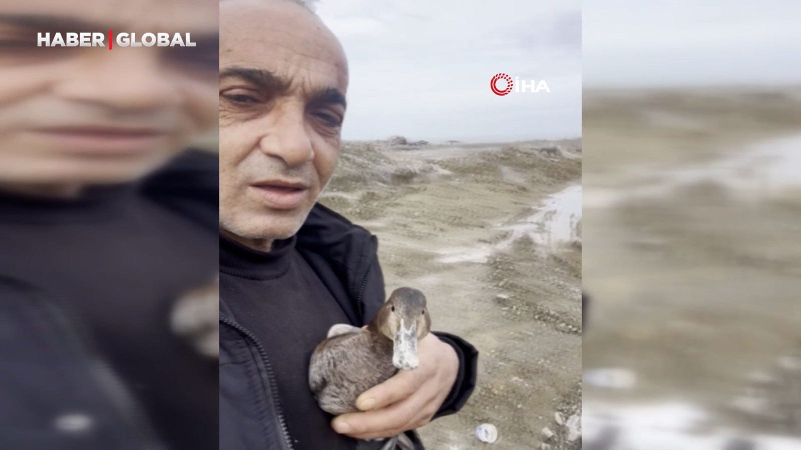 Yaralı halde bulduğu ördeğe çocuğu gibi bakan işçi yürekleri ısıttı