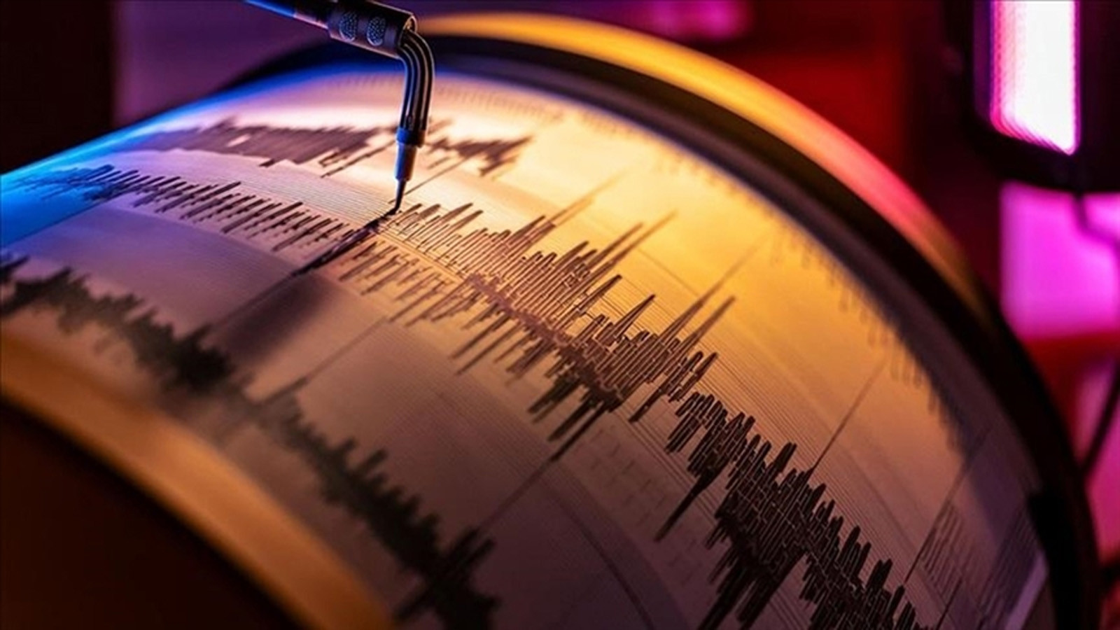 İran'ın güneyinde 5.2 büyüklüğünde deprem