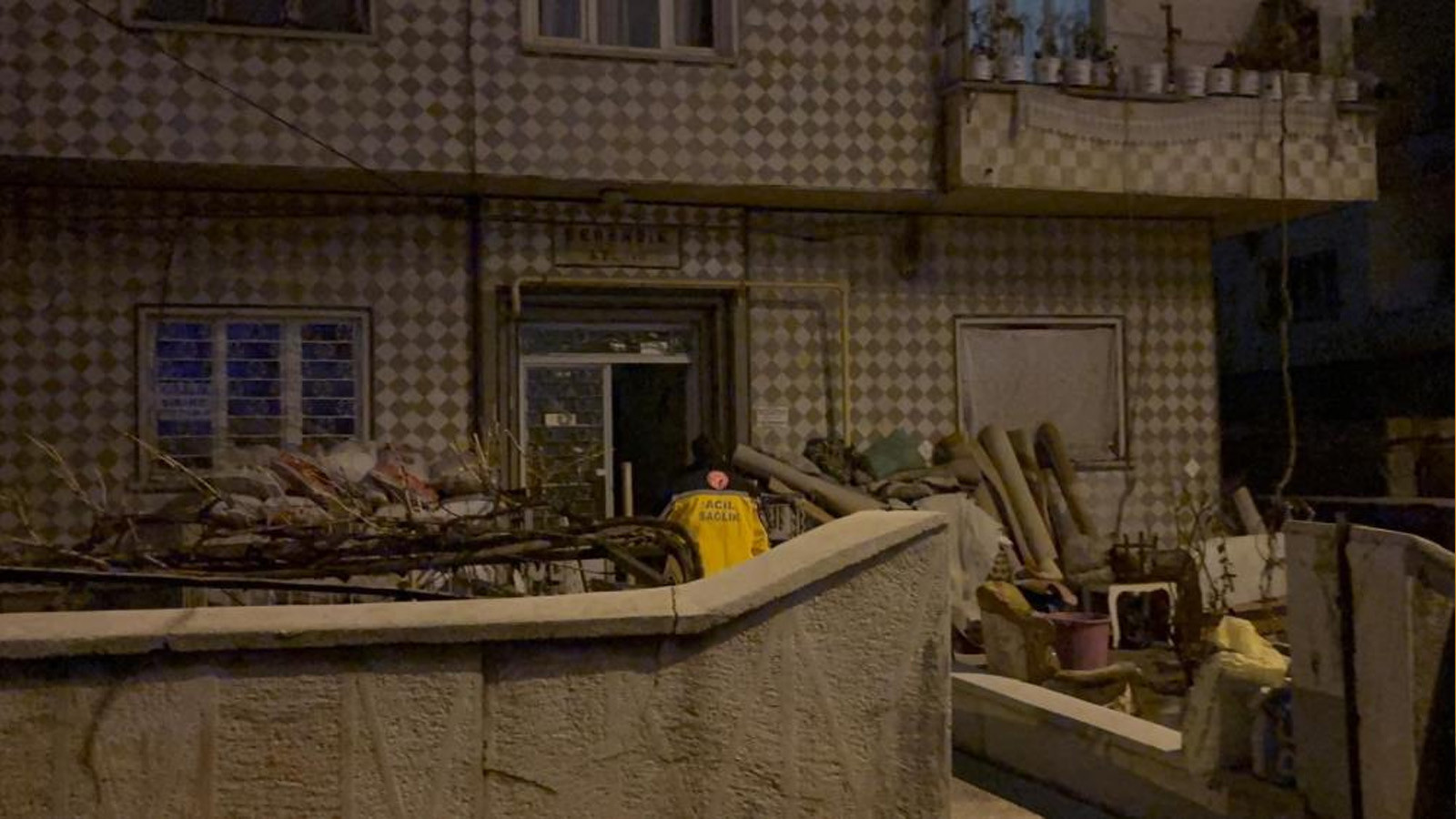 Kayseri'de dehşete düşüren olay: Kanlar içinde binaya sığındı