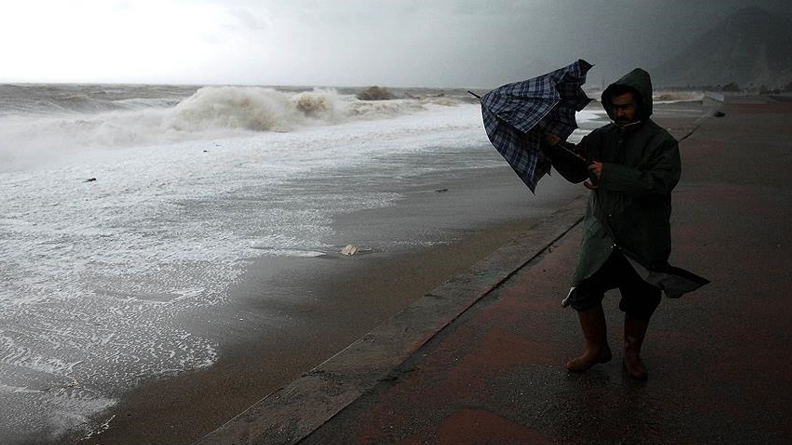 Meteoroloji'den o illere kuvvetli fırtına uyarısı