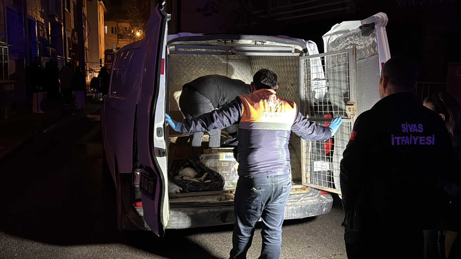 Sivas’ta 2 katlı evde çıkan yangında 26 kedi telef oldu