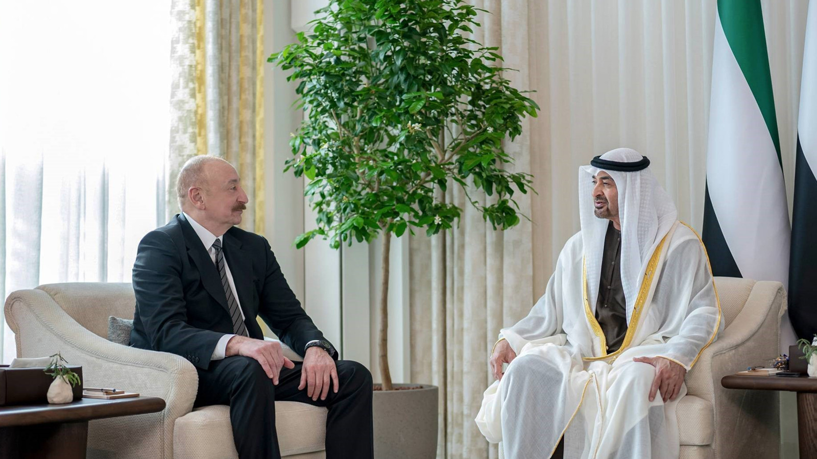 Azerbaycan Cumhurbaşkanı Aliyev, BAE Devlet Başkanı Nahyan ile bir araya geldi