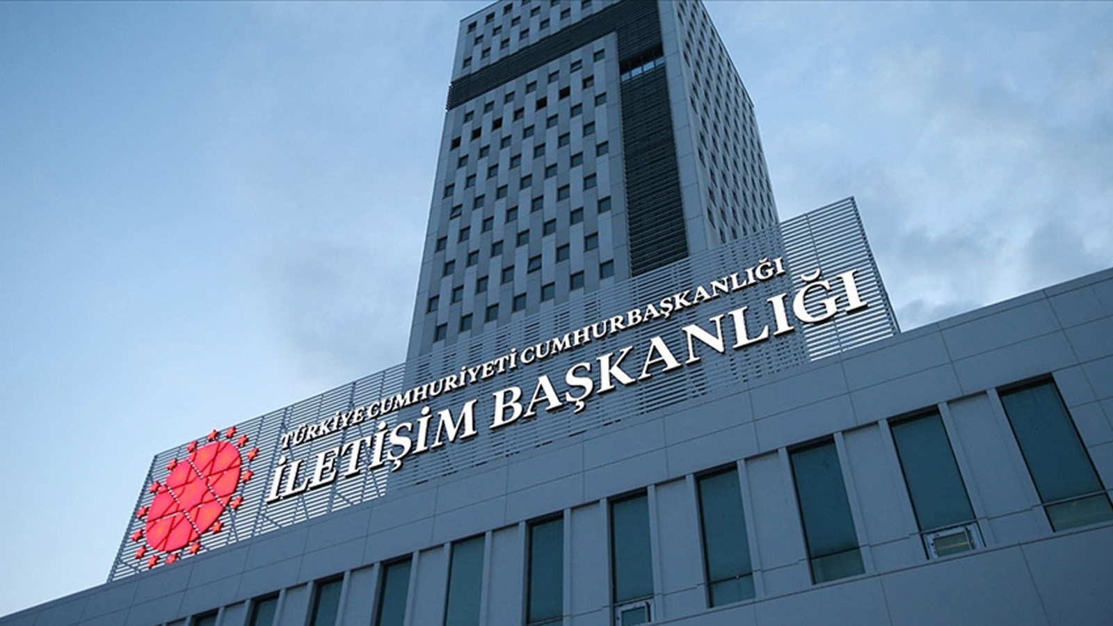 FETÖ ile bağlantılı olduğu tespit edilen 385 hesaba erişim engeli