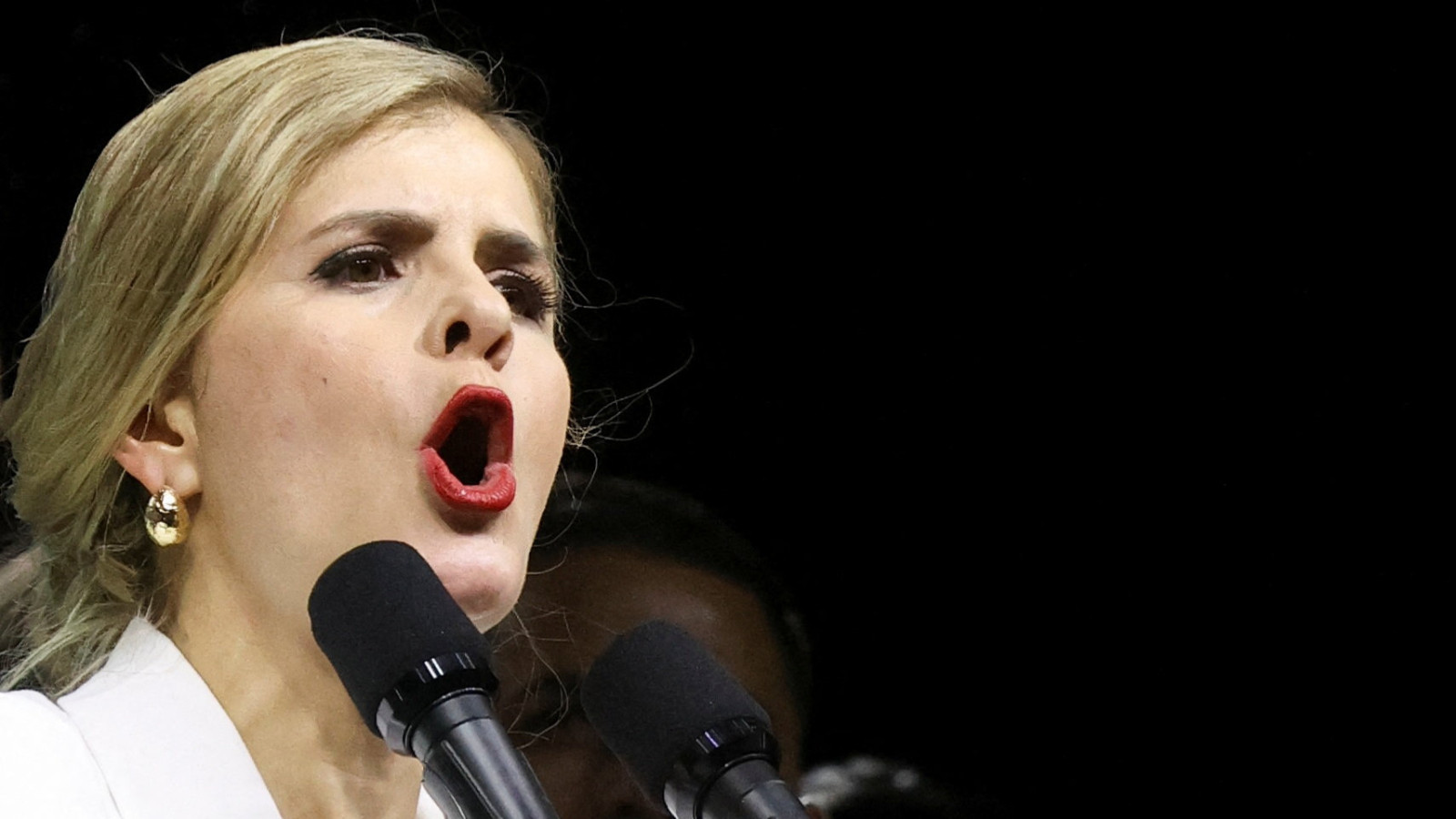 Kosta Rika'da Laura Fernandez fırtınası: İlk turda kazandı